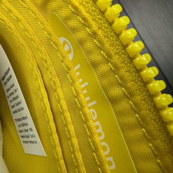 Lululemon Yellow Clippable Card Pouch Brand New MZYW/GGRE - Picture 4 of 4
